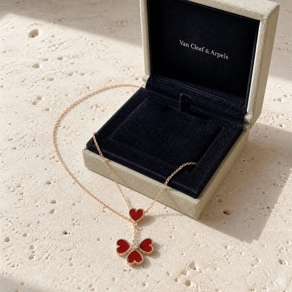 Van Cleef & Arpels Elegant Signature Necklace Style 4 | New with Box - Picture 3 of 9